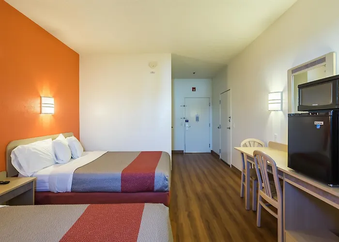 Motel 6-Dale, In