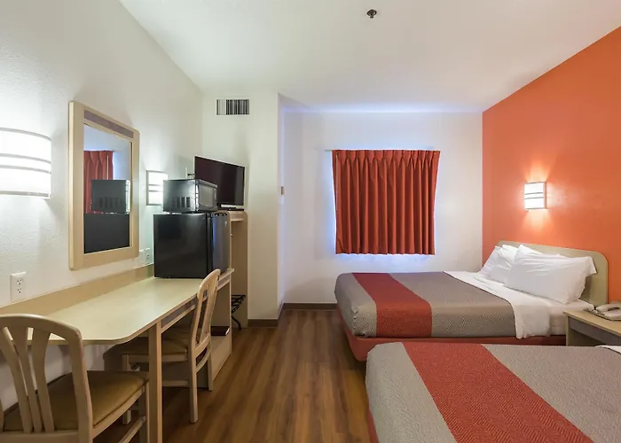 Motel 6-Dale, In