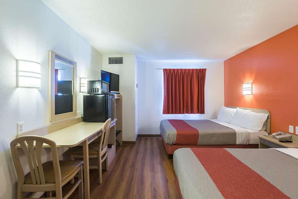 Hotel 6-dale, In Dale