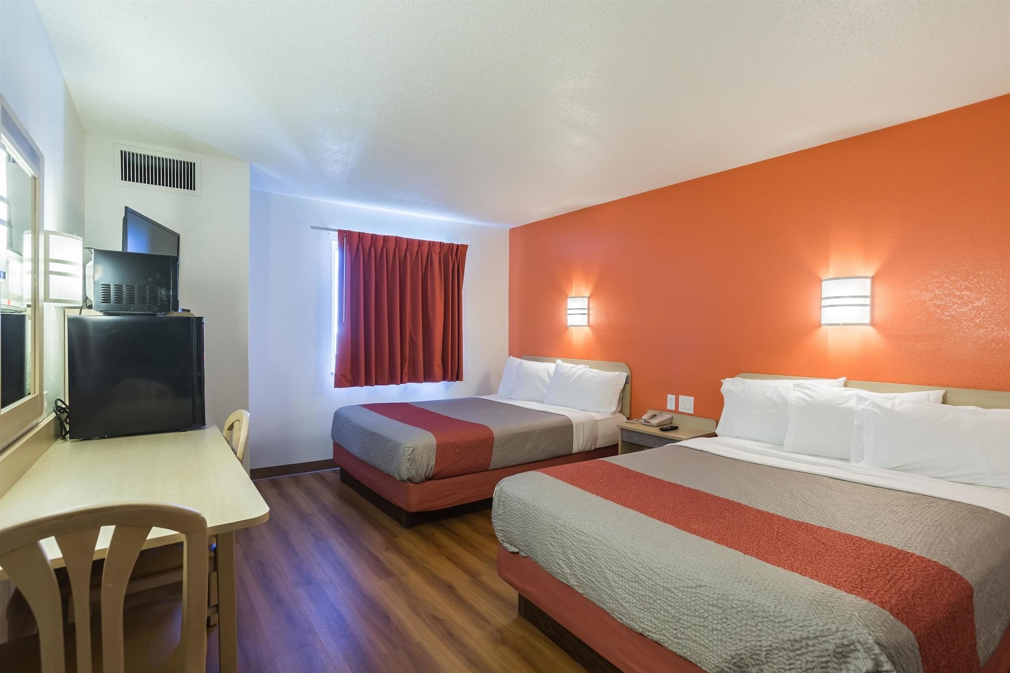 Hotel 6-dale, In 2*