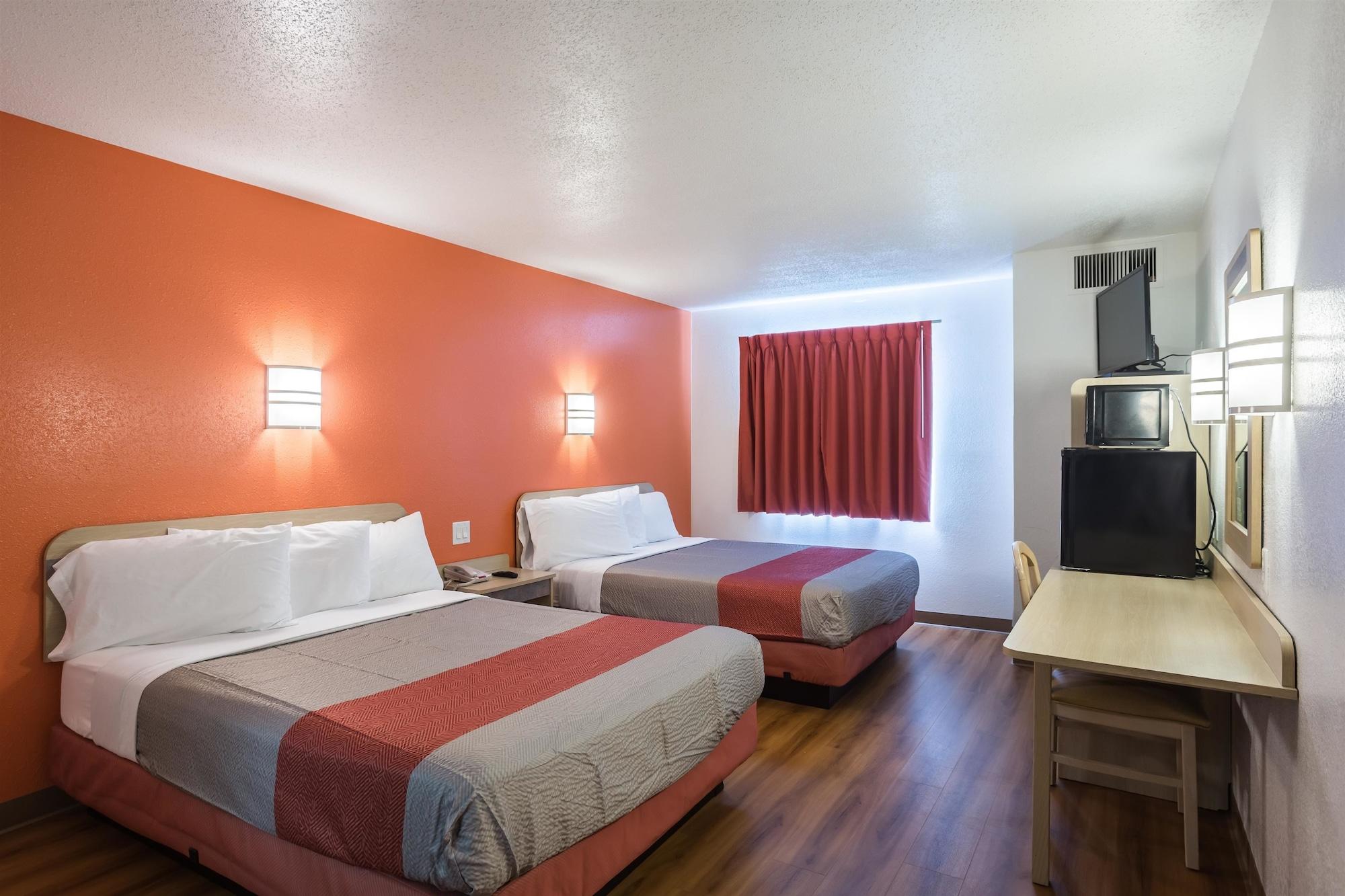 6-dale, In Hotel Dale